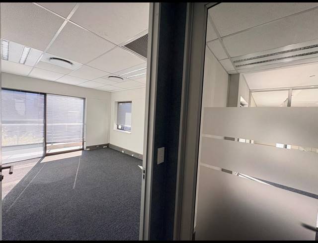 32M² SERVICED OFFICE TO LET IN VORNA VALLEY